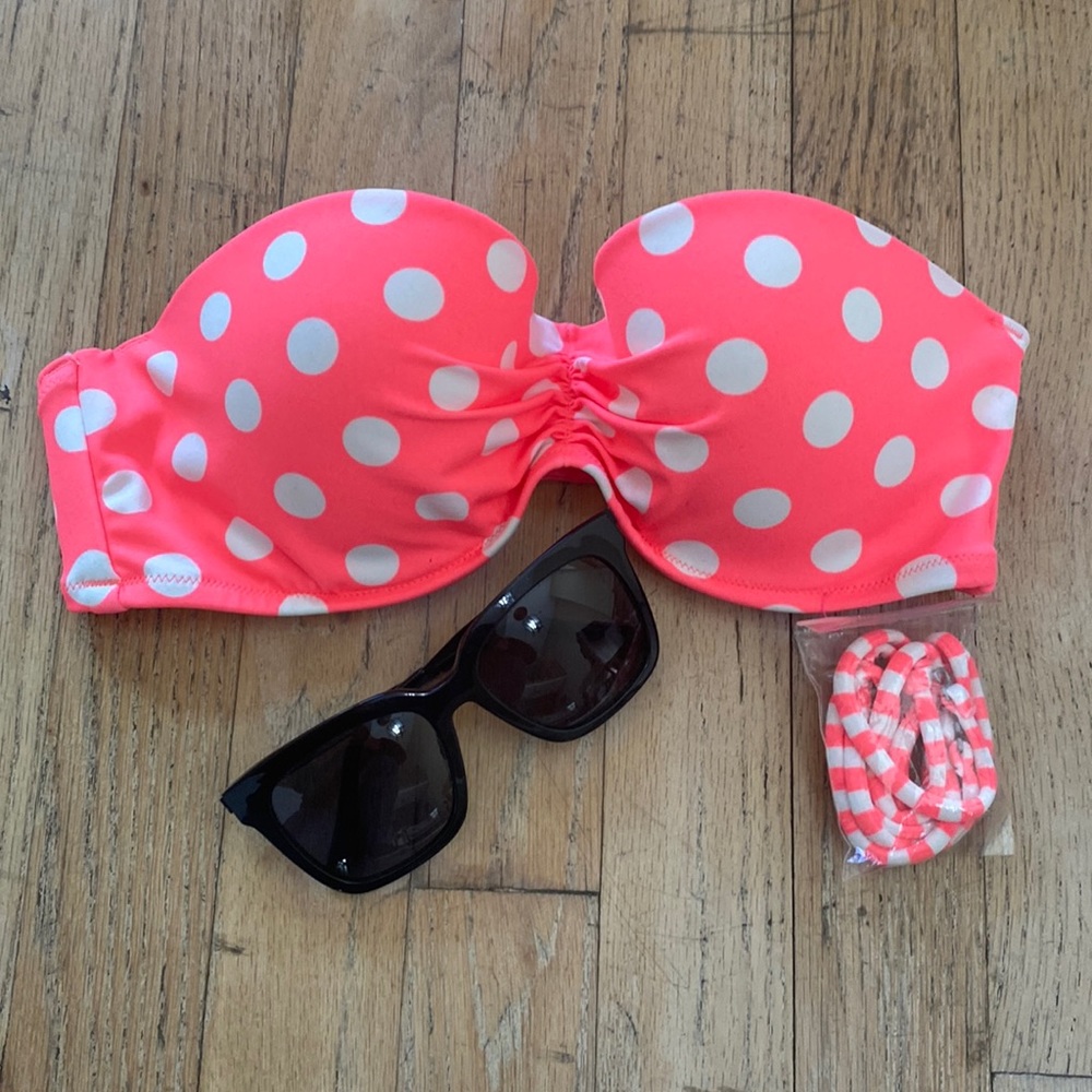 NWOT Victoria’s Secret polka dot swimsuit top.